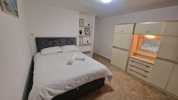 House | 3 bedrooms, free WiFi, bed sheets