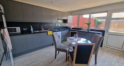 Milton Keynes Modern Retreat