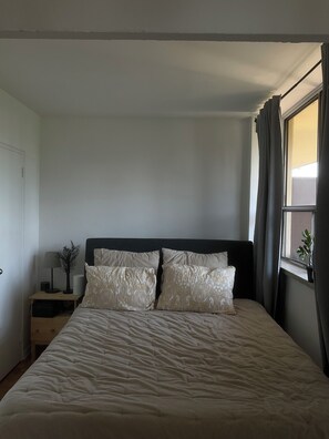 1 bedroom, WiFi, bed sheets - Heart of Downtown Cityscape Retreat (Toronto)