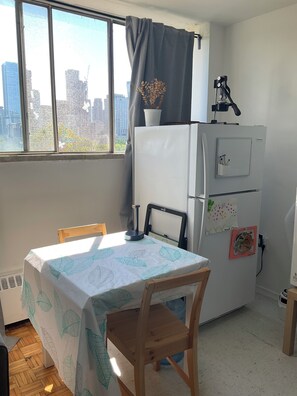 Dining - Heart of Downtown Cityscape Retreat (Toronto)