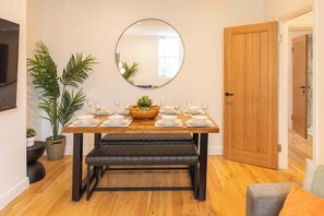 Dining - Host & Stay | Princes Place Living (Liverpool)