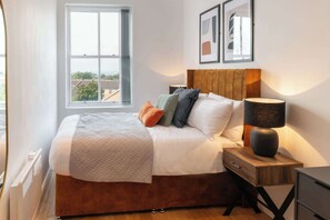 5 bedrooms, desk, iron/ironing board, travel crib - Host & Stay | Princes Place Living (Liverpool)