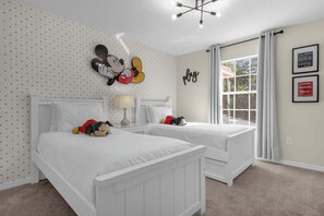 4 bedrooms, iron/ironing board, WiFi, bed sheets - Upstay: Pet-friendly Family Home w Pool & Sundeck (Kissimmee)