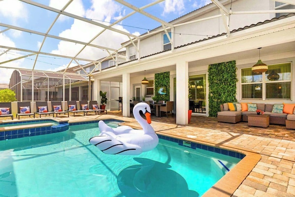 Private swimming pool with lots of sun loungers