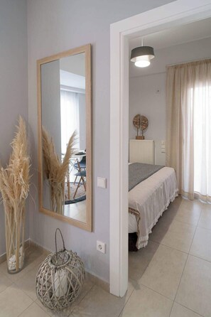 1 habitación, tabla de planchar con plancha, cuna de viaje y wifi 