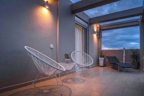 Acropolis Panorama Penthouse - Central Cozy Nest