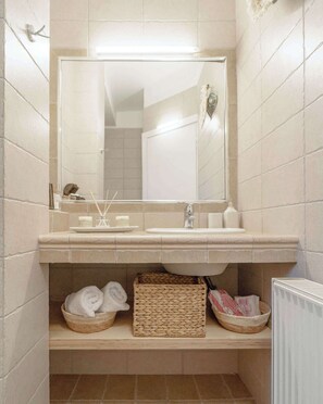 Regadera y secadora de cabello 