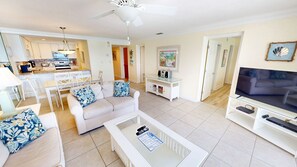 Condo, 2 quartos | Área de estar