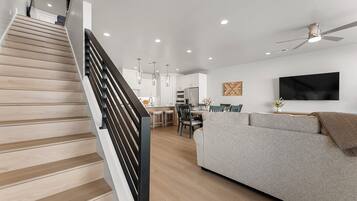 Living area | Smart TV, streaming services