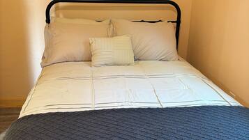 2 bedrooms, travel crib, free WiFi, bed sheets