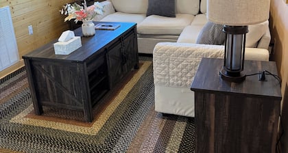 Cozy 2 bedroom pet friendly cabin in great location with all the extra's