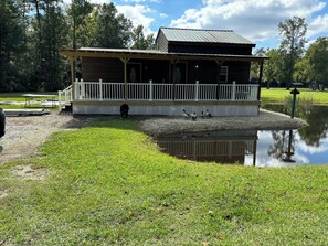 Property grounds - Cozy 2 bedroom pet friendly cabin in great location with all the extra's (Maysville)