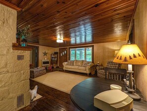 TV, fireplace - Greystone in the Glen-Charming Historic Cottage with Great Balsam Mountain (Waynesville)
