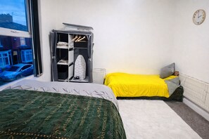 2 bedrooms, iron/ironing board, free WiFi, bed sheets