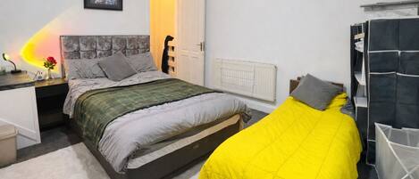2 bedrooms, iron/ironing board, free WiFi, bed sheets
