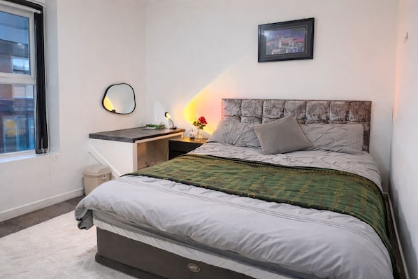 2 bedrooms, iron/ironing board, free WiFi, bed sheets