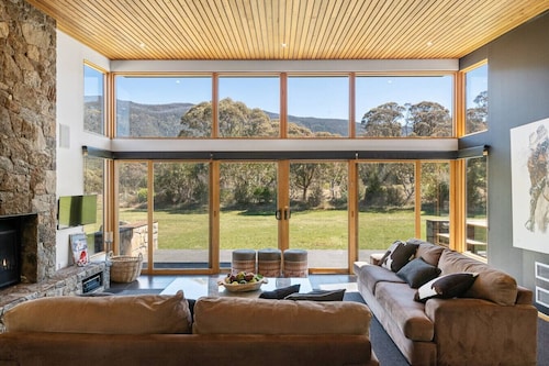 *NEW | Grey Mare | Crackenback | Mountain Escape