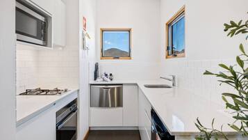 Microwave, oven, dishwasher, cookware/dishes/utensils