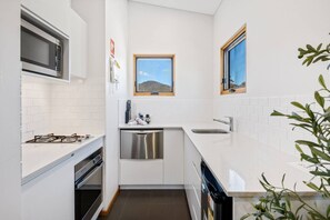 Kühlschrank, Mikrowelle, Ofen, Geschirrspüler