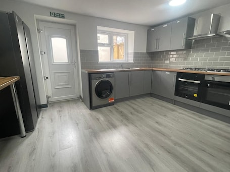 公寓 | 私人厨房 | 冰箱、微波炉、烤箱、炉灶