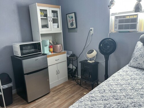 TH Monthly + Utilities + Laundry + Comfy Stay!