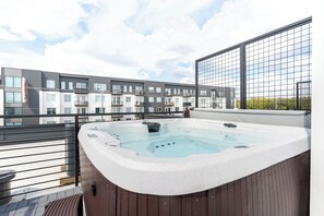 Bain à remous extérieur