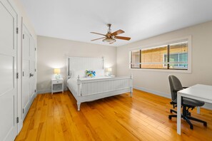 3 Schlafzimmer, Schreibtisch, Bügeleisen/Bügelbrett, kostenloses WLAN