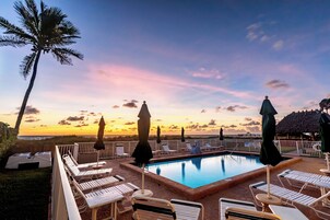2 piscinas al aire libre