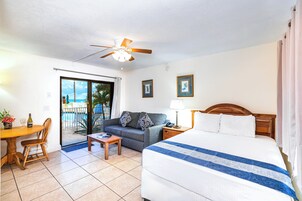 Studio, 1 Queen Bed with Sofa bed | Iron/ironing board, free WiFi, bed sheets