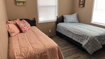 3 bedrooms, iron/ironing board, WiFi, bed sheets