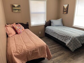 3 bedrooms, iron/ironing board, WiFi, bed sheets