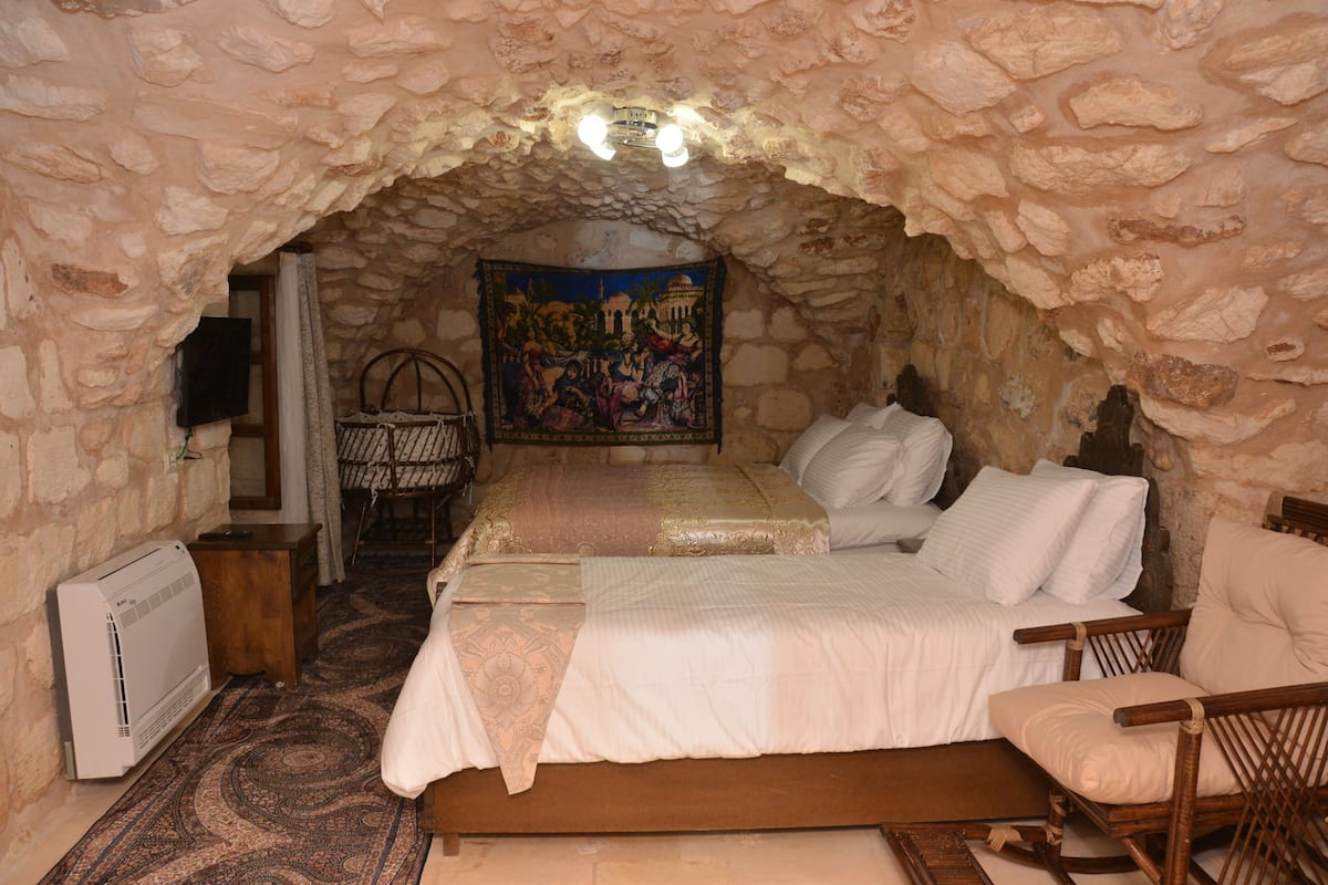 Standard Triple Room, Courtyard View | Blackout drapes, soundproofing, iron/ironing board, free WiFi