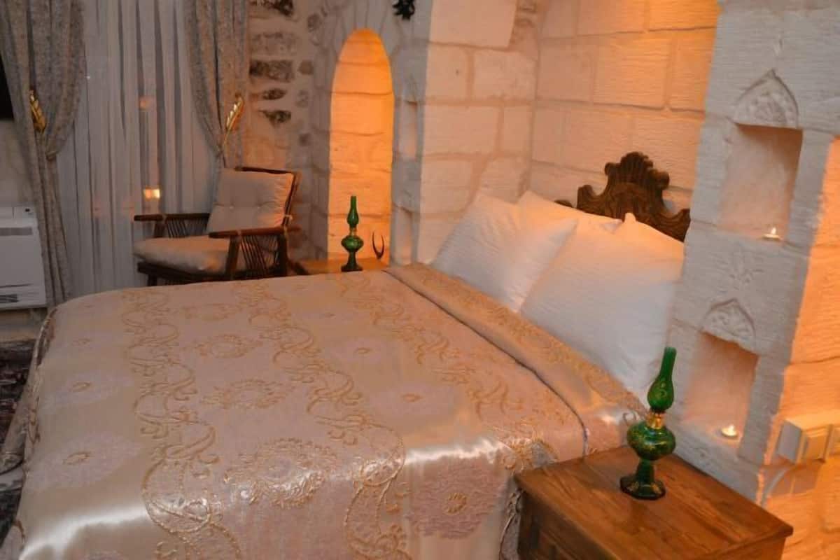 Blackout curtains, soundproofing, iron/ironing board, free WiFi