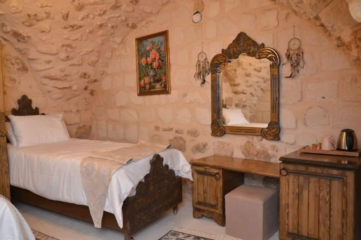 Blackout curtains, soundproofing, iron/ironing board, free WiFi