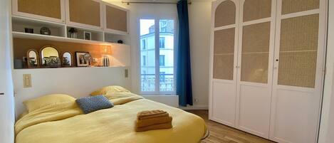 1 slaapkamer, een strijkplank/strijkijzer, wifi, beddengoed