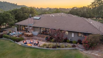 Villa | 8 bedrooms, Internet