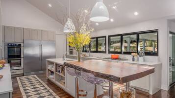 Villa | 8 bedrooms, Internet