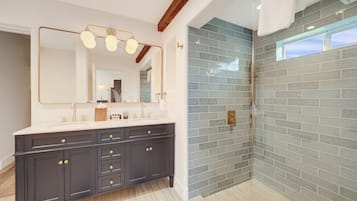 House | 2 bedrooms, desk, Internet
