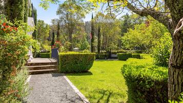 Villa | 2 bedrooms, desk, Internet