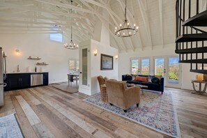 Villa | 2 bedrooms, desk, Internet - Villa in French Chateau Estate in Napa Valley (Calistoga)