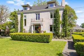 Villa | 5 bedrooms, Internet - French Provencal Chateau in the Heart of Napa (Calistoga)