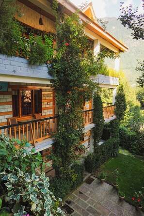 Front of property - Hide-in Old Manali (Manali)