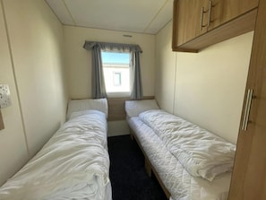 Cabin | 3 bedrooms, iron/ironing board - 3 Bed Caravan Sleeps 8 - Parking, Bbq, Pool (Clacton-on-Sea)
