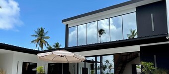 Casa Black and White. Vista al Mar 