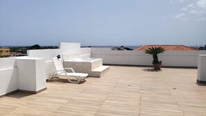 Suite Supérieure, 3 chambres, vue piscine | Terrasse/Patio