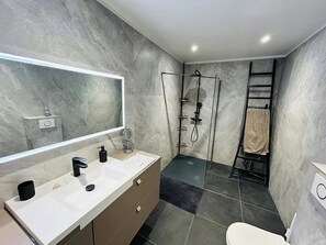 Eco-friendly toiletries, hair dryer, towels
