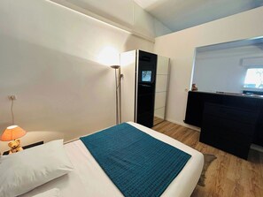 1 makuuhuone, työpöytä, Wi-Fi, vuodevaatteet