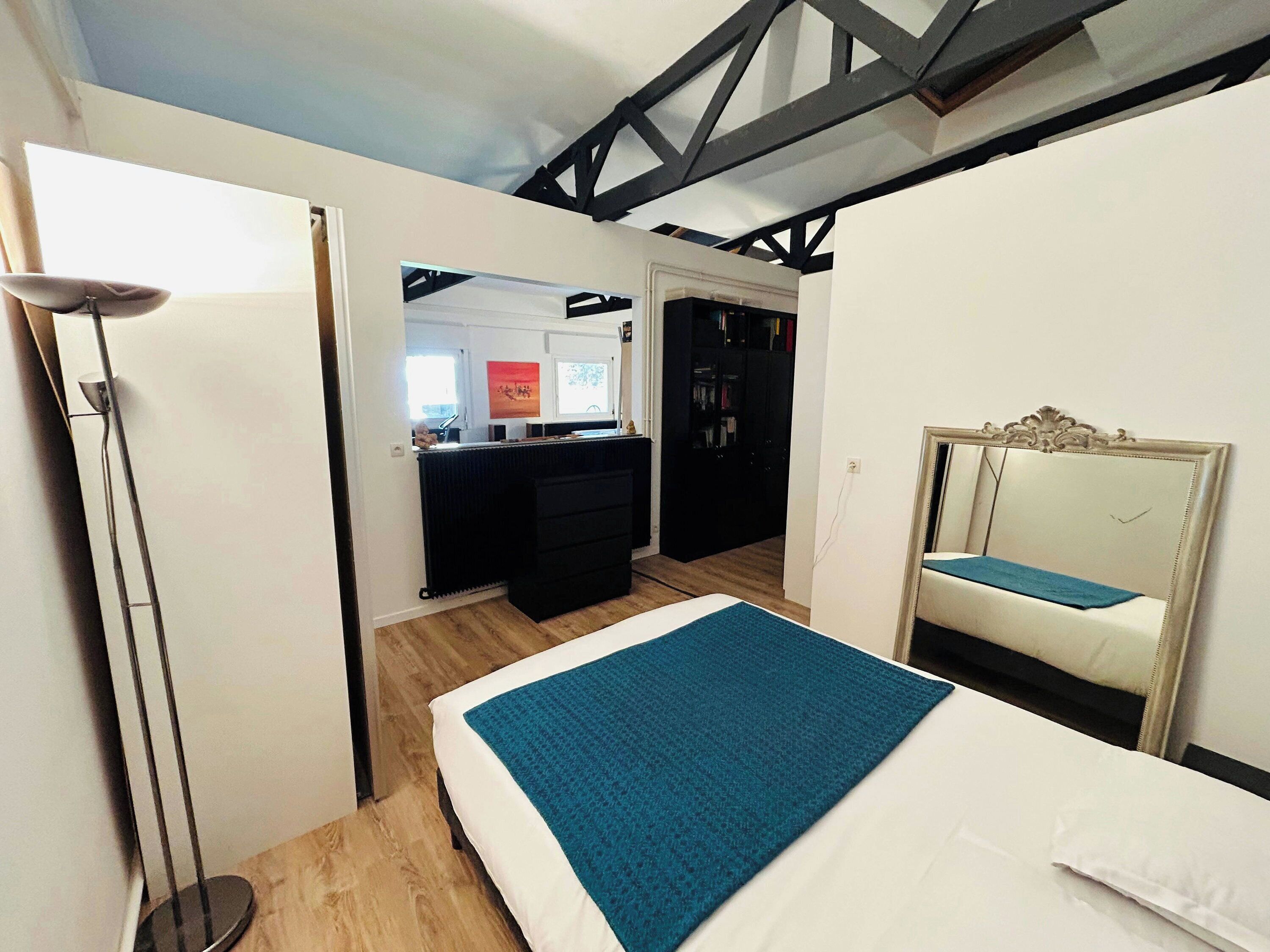 1 bedroom, desk, WiFi, bed sheets