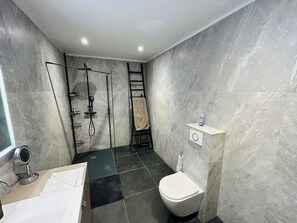 Amenidades de baño ecológicas, secadora de cabello, toallas 