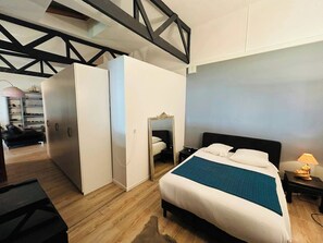 1 bedroom, desk, WiFi, bed sheets